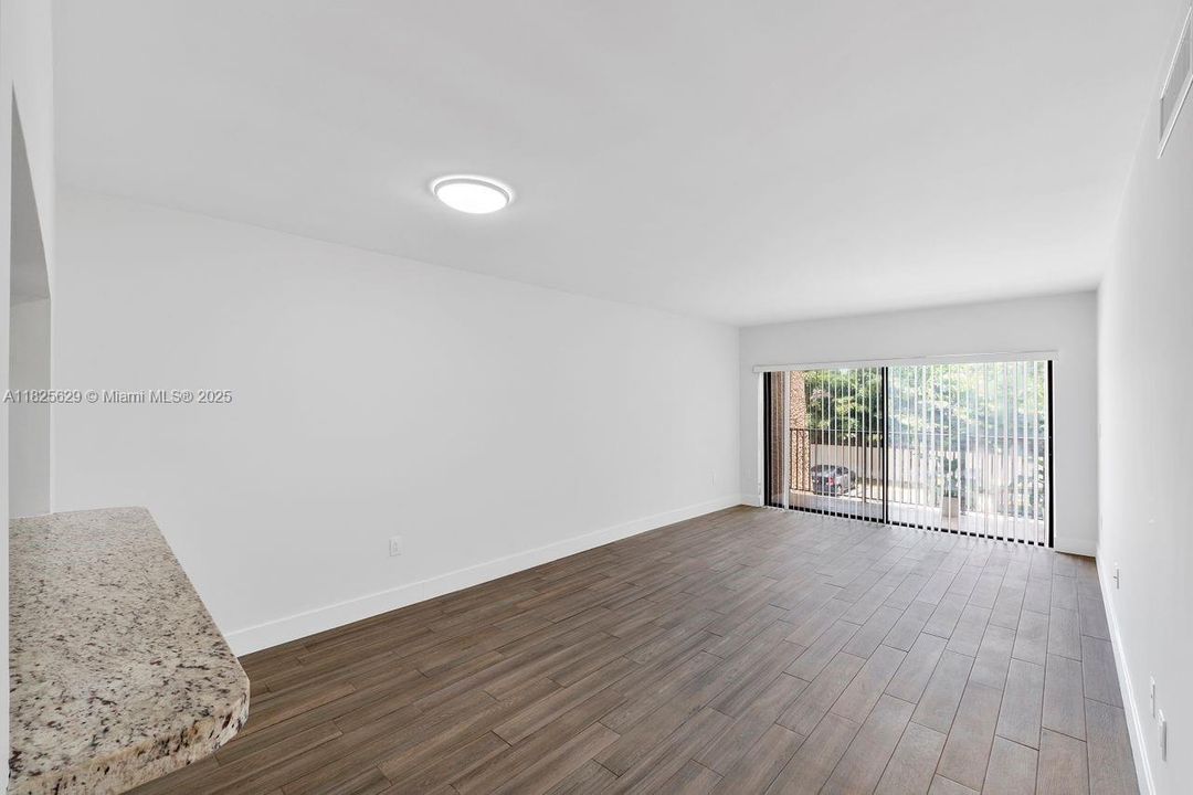 Под контрактом: $286,000 (2 спален, 1 ванн, 792 Квадратных фут)