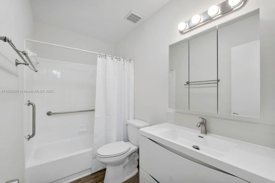 Под контрактом: $286,000 (2 спален, 1 ванн, 792 Квадратных фут)