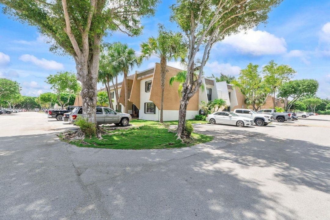 Под контрактом: $286,000 (2 спален, 1 ванн, 792 Квадратных фут)