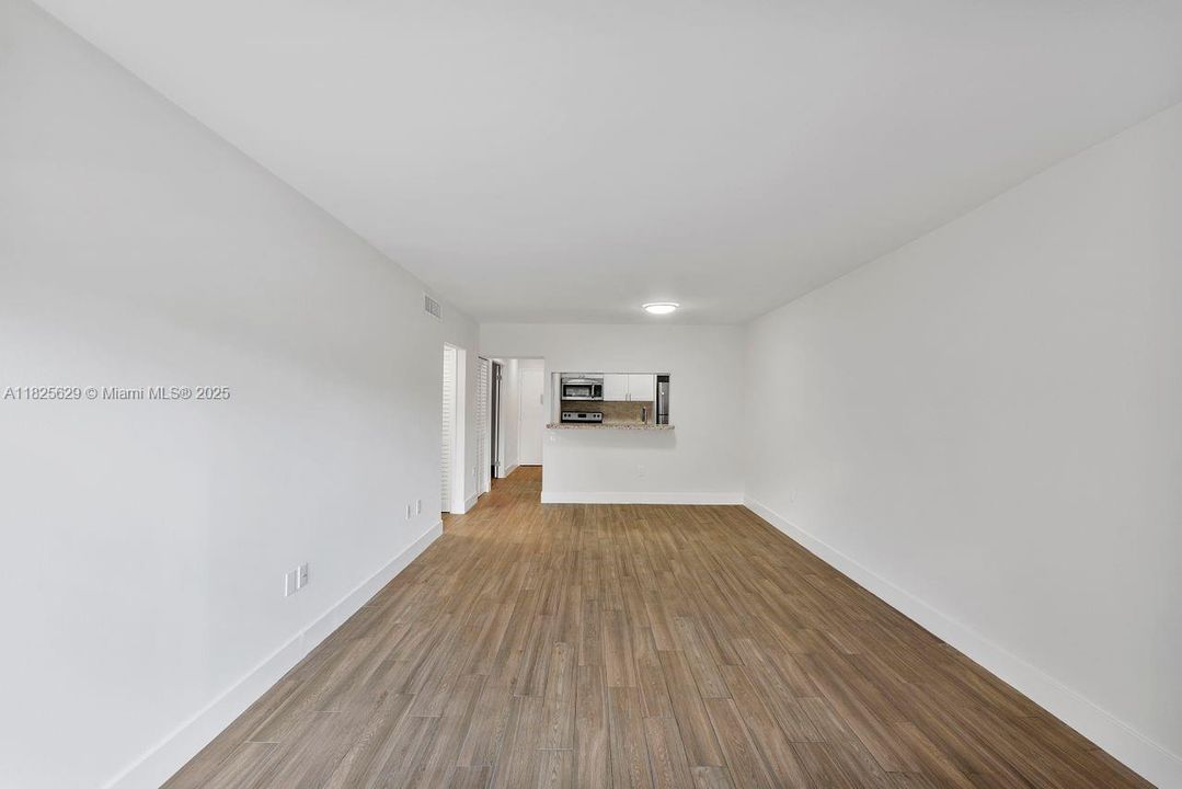 Под контрактом: $286,000 (2 спален, 1 ванн, 792 Квадратных фут)