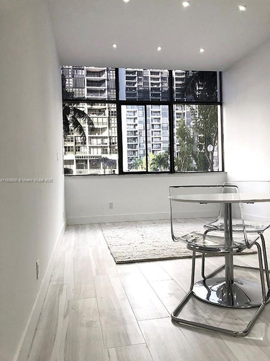 For Sale: $450,000 (0 beds, 1 baths, 324 Square Feet)