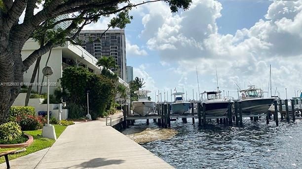 For Sale: $450,000 (0 beds, 1 baths, 324 Square Feet)