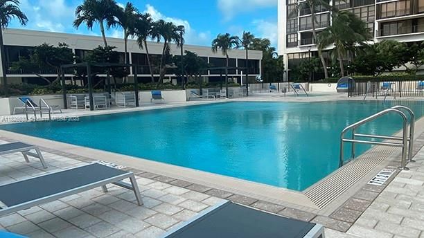 For Sale: $450,000 (0 beds, 1 baths, 324 Square Feet)