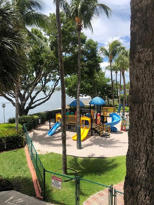 For Sale: $450,000 (0 beds, 1 baths, 324 Square Feet)