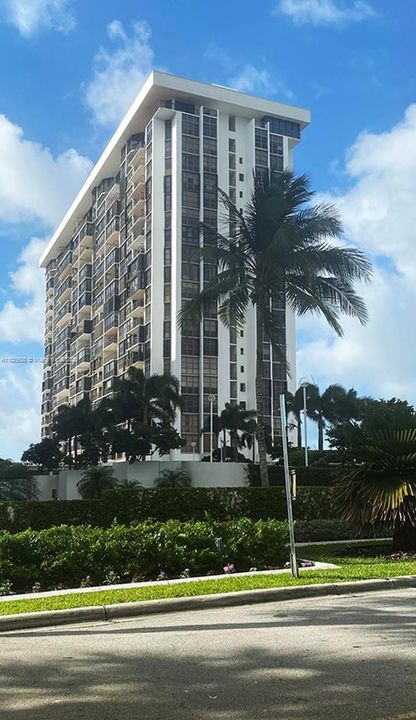 For Sale: $450,000 (0 beds, 1 baths, 324 Square Feet)