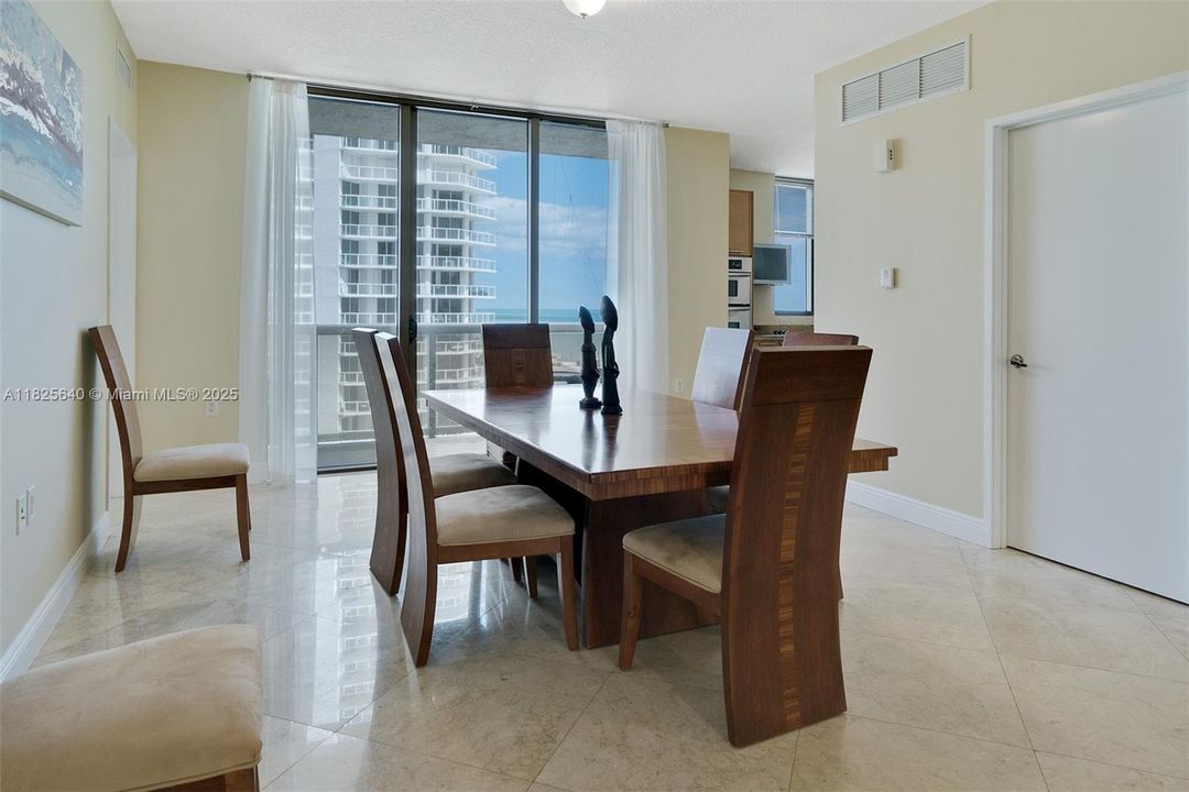 En Venta: $960,000 (2 camas, 2 baños, 1798 Pies cuadrados)