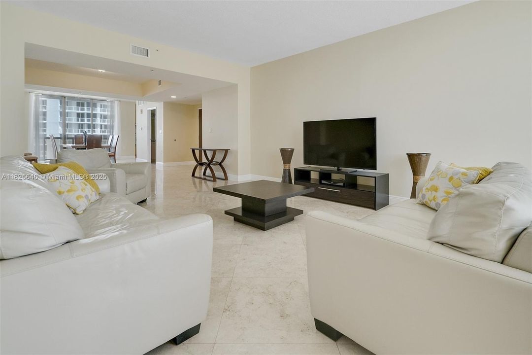 En Venta: $960,000 (2 camas, 2 baños, 1798 Pies cuadrados)