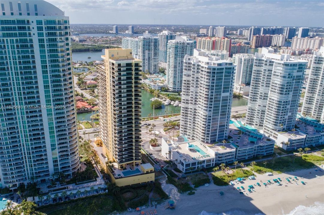 En Venta: $960,000 (2 camas, 2 baños, 1798 Pies cuadrados)