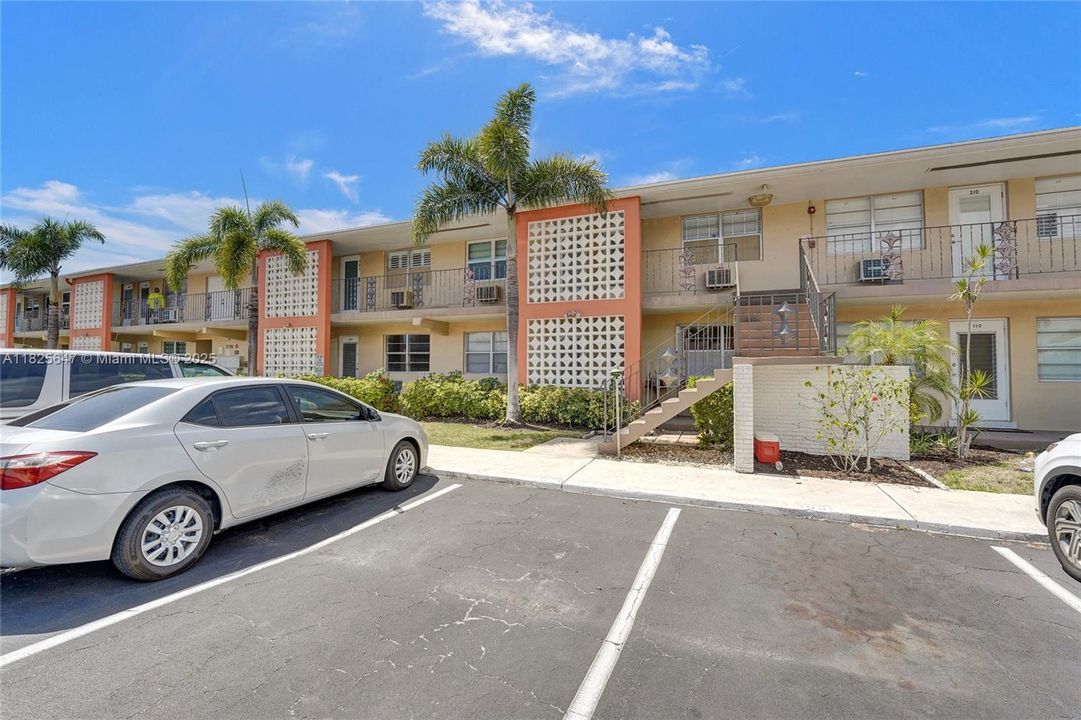 最近售出: $119,900 (1 贝兹, 1 浴室, 600 平方英尺)