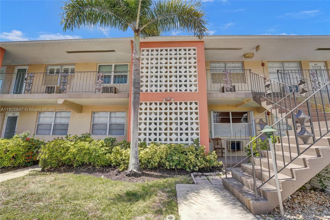 最近售出: $119,900 (1 贝兹, 1 浴室, 600 平方英尺)