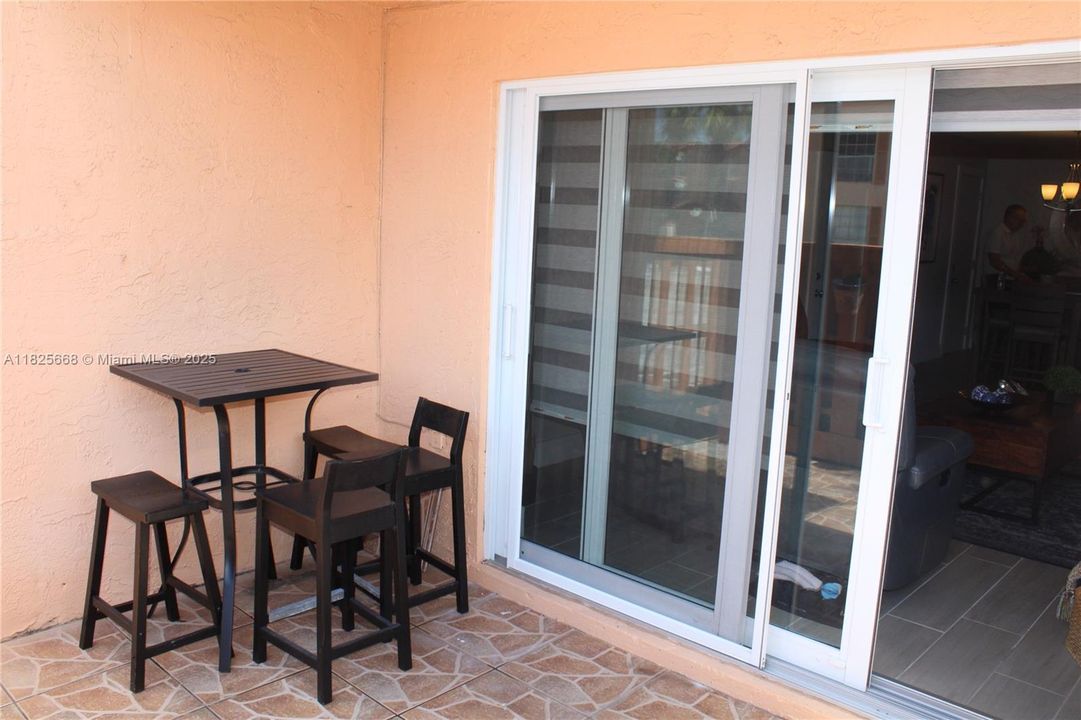 待售: $305,000 (2 贝兹, 2 浴室, 918 平方英尺)