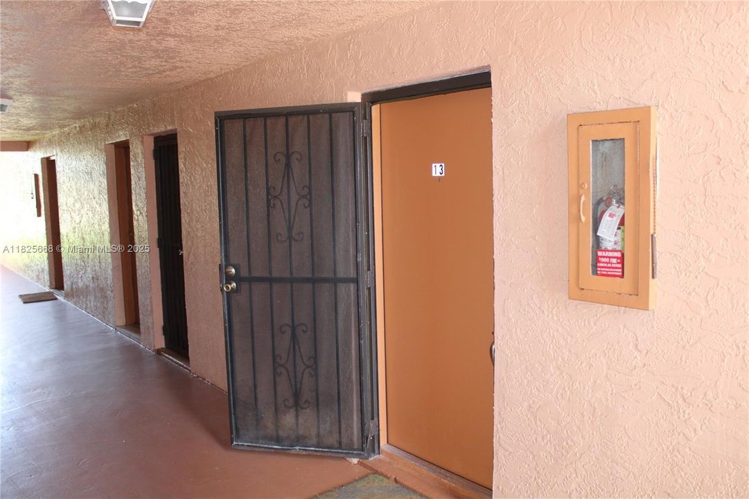 待售: $305,000 (2 贝兹, 2 浴室, 918 平方英尺)