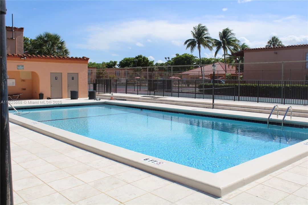 待售: $305,000 (2 贝兹, 2 浴室, 918 平方英尺)