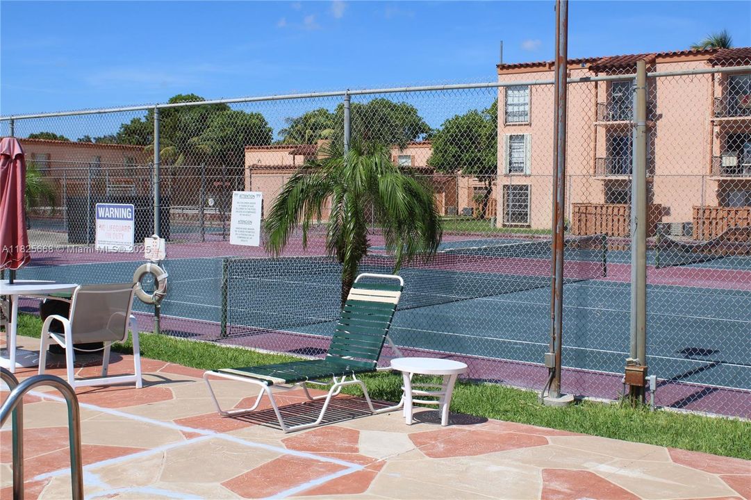 待售: $305,000 (2 贝兹, 2 浴室, 918 平方英尺)