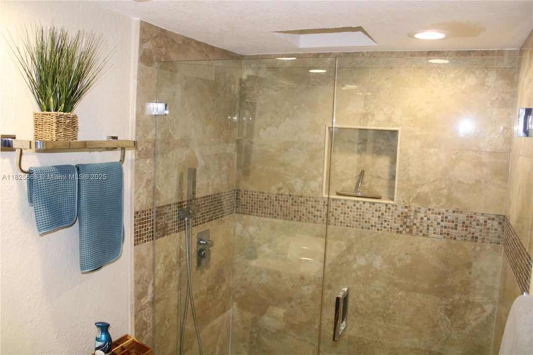 待售: $305,000 (2 贝兹, 2 浴室, 918 平方英尺)