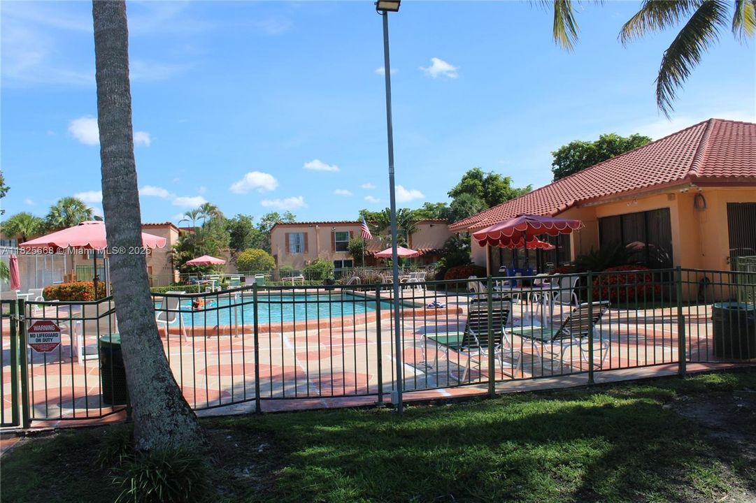 待售: $305,000 (2 贝兹, 2 浴室, 918 平方英尺)