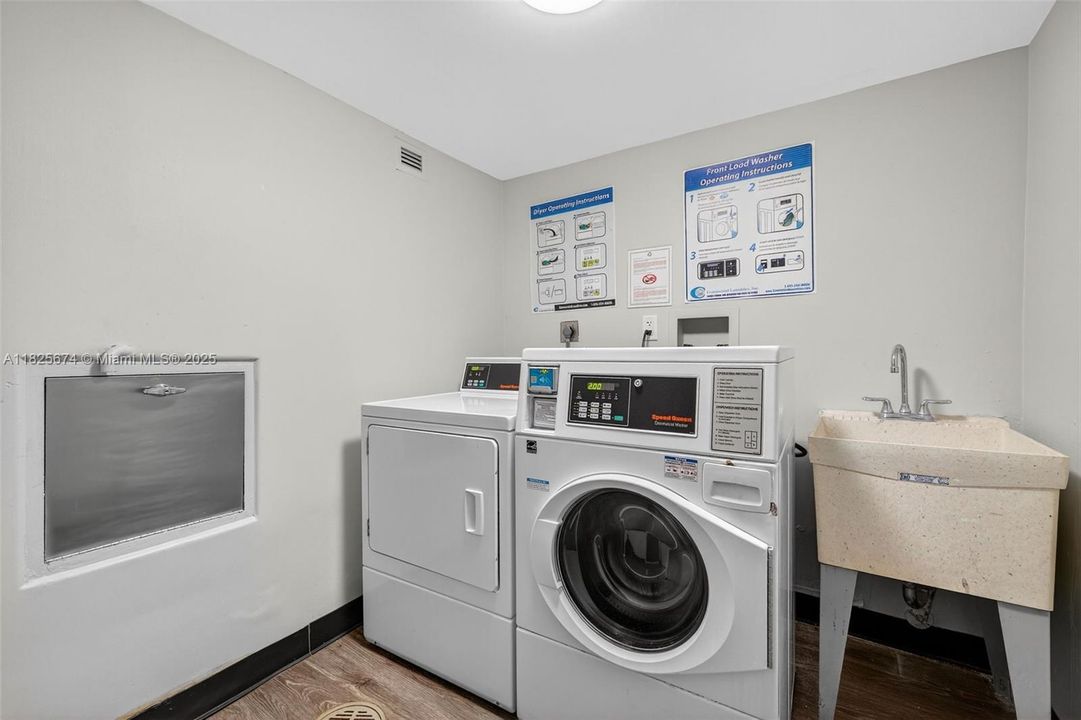 Recently Sold: $335,000 (2 beds, 2 baths, 1068 Square Feet)