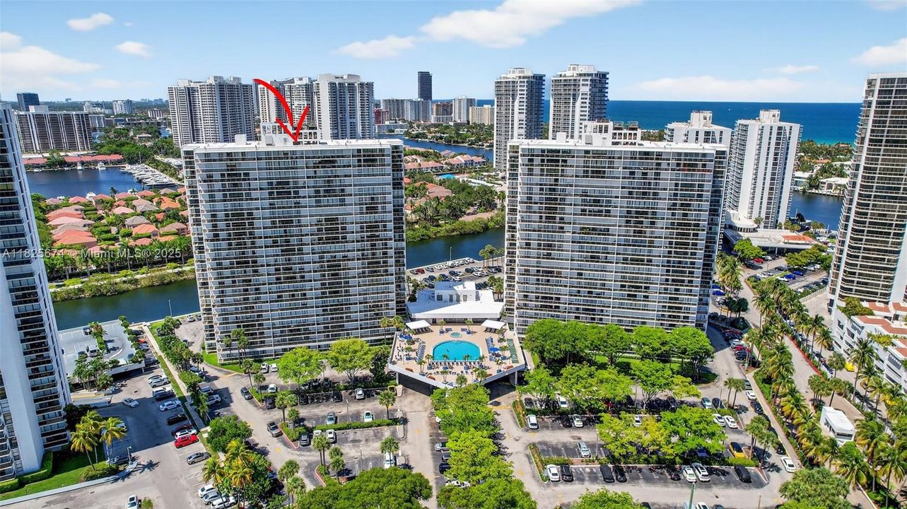 Recently Sold: $335,000 (2 beds, 2 baths, 1068 Square Feet)