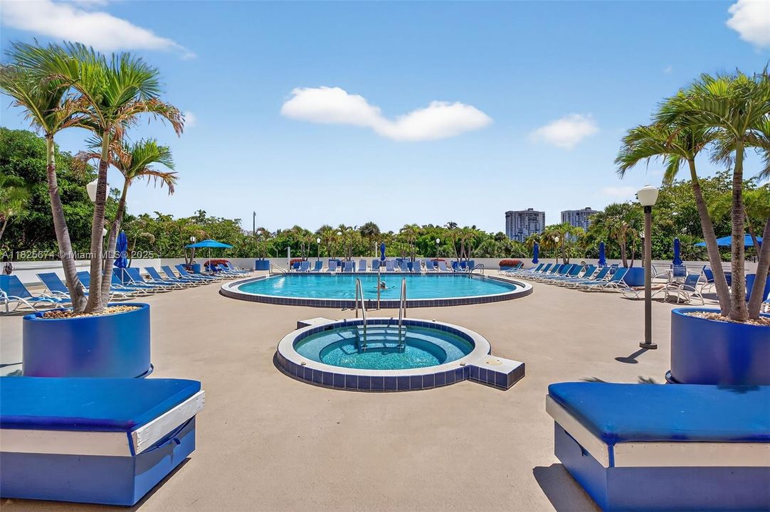 Recently Sold: $335,000 (2 beds, 2 baths, 1068 Square Feet)