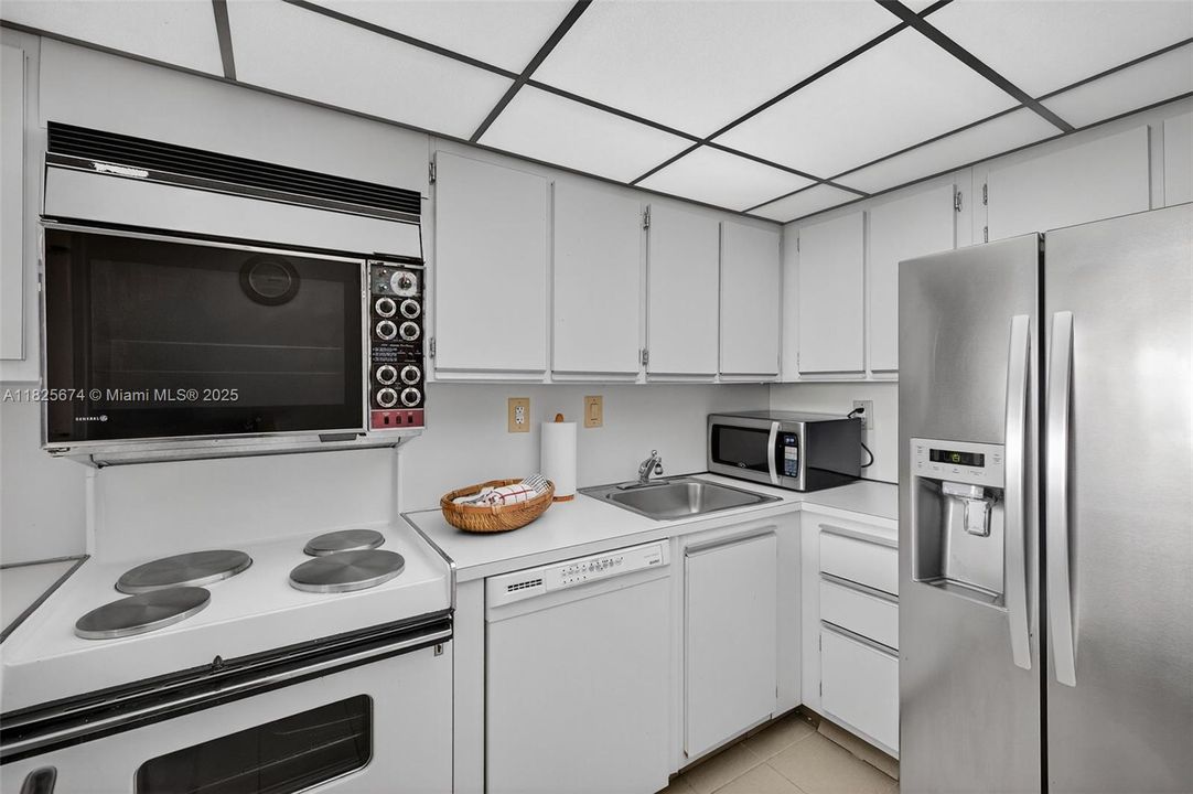 Recently Sold: $335,000 (2 beds, 2 baths, 1068 Square Feet)