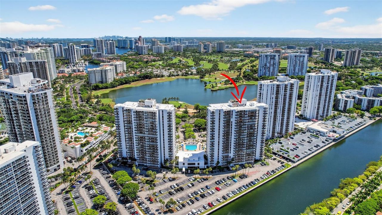 Recently Sold: $335,000 (2 beds, 2 baths, 1068 Square Feet)