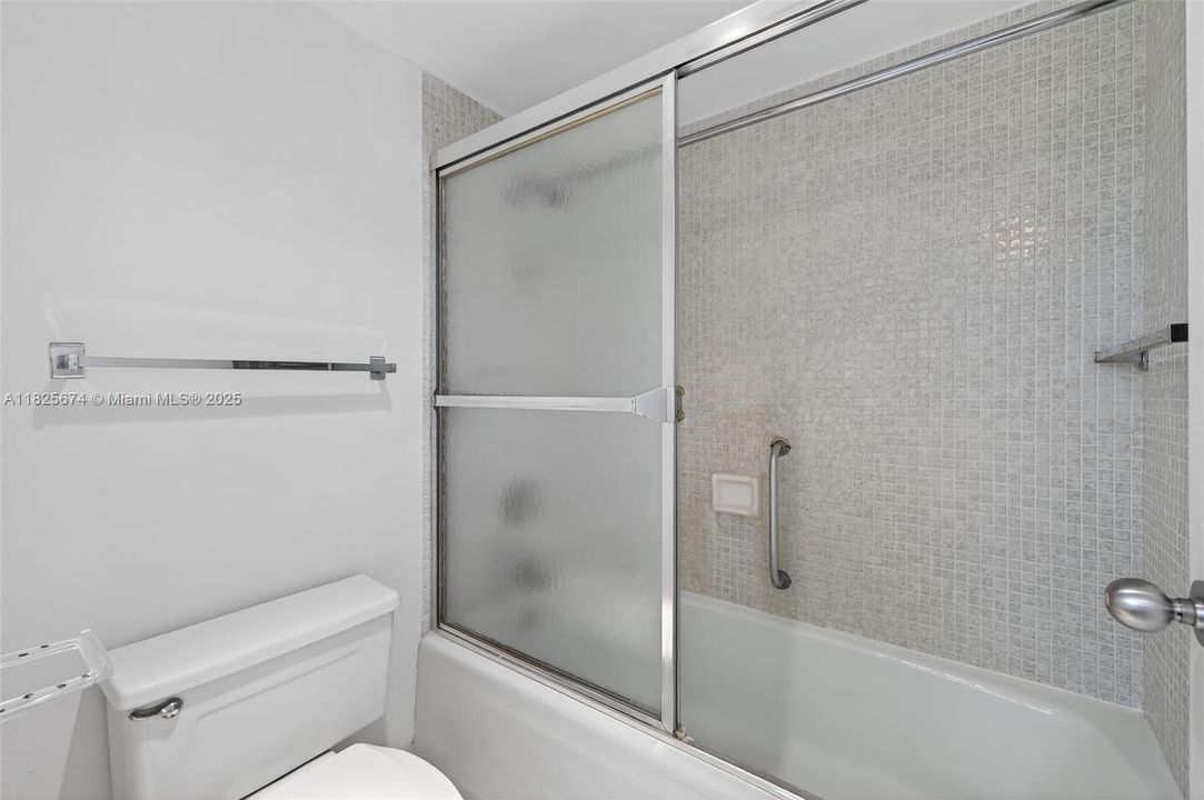 Recently Sold: $335,000 (2 beds, 2 baths, 1068 Square Feet)