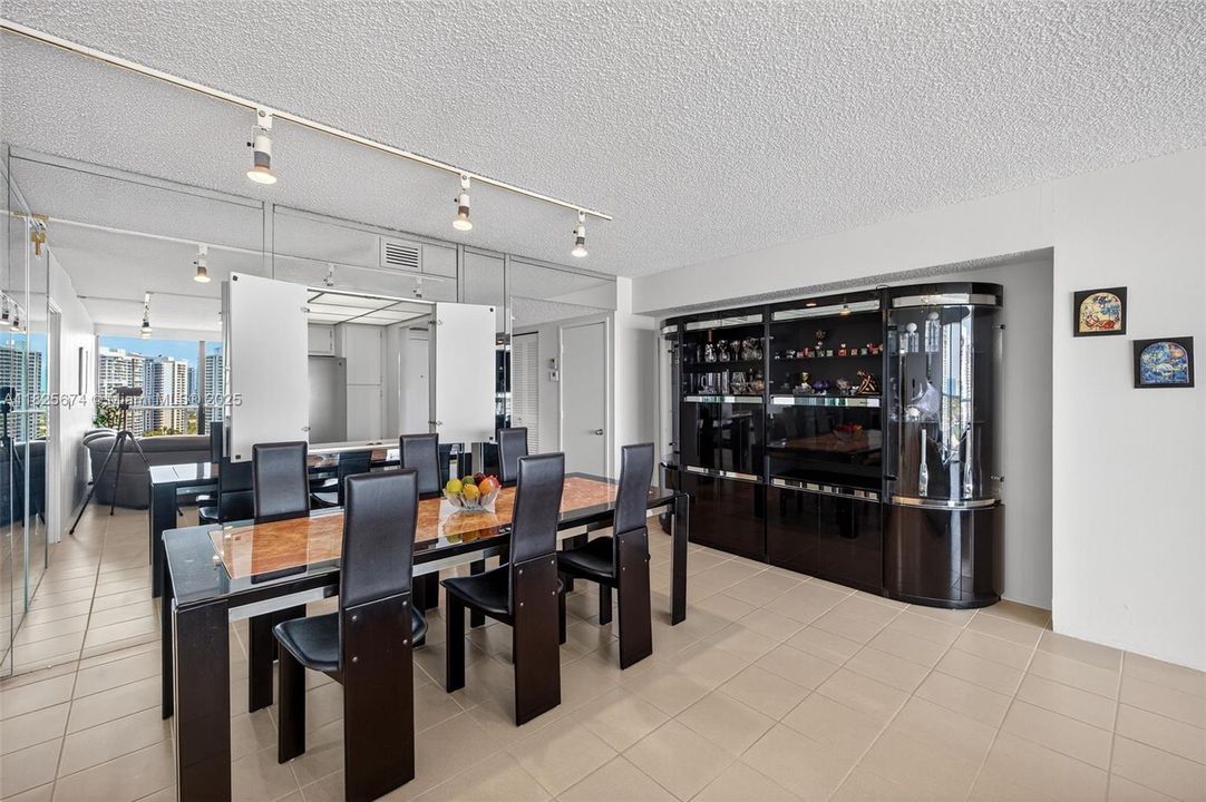 Recently Sold: $335,000 (2 beds, 2 baths, 1068 Square Feet)