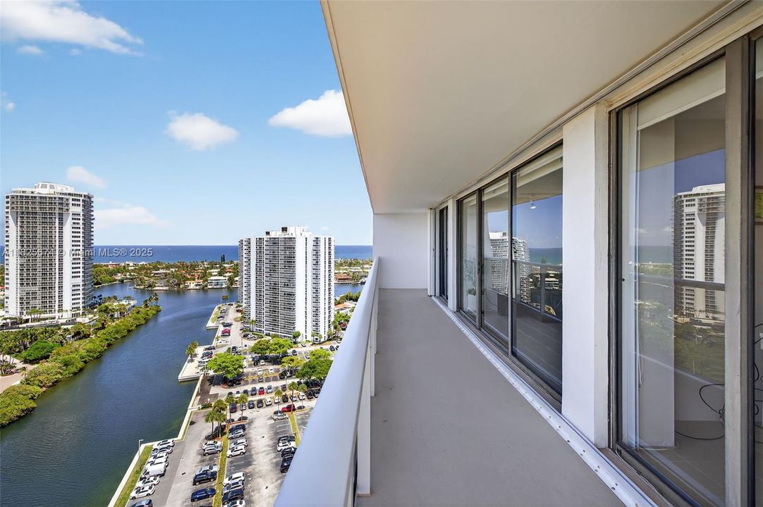 Recently Sold: $335,000 (2 beds, 2 baths, 1068 Square Feet)