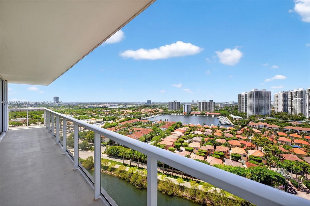 Impressive views from the 22nd floor in the heart of Aventura!  From the left Hard Rock Hotel & Casino