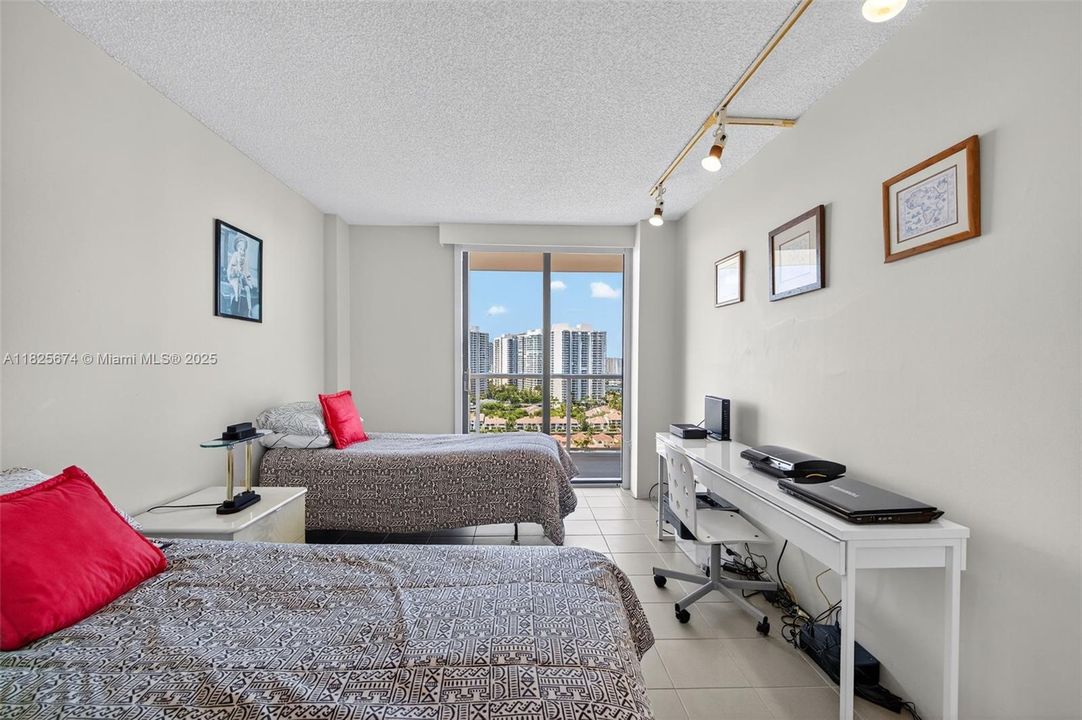 Recently Sold: $335,000 (2 beds, 2 baths, 1068 Square Feet)