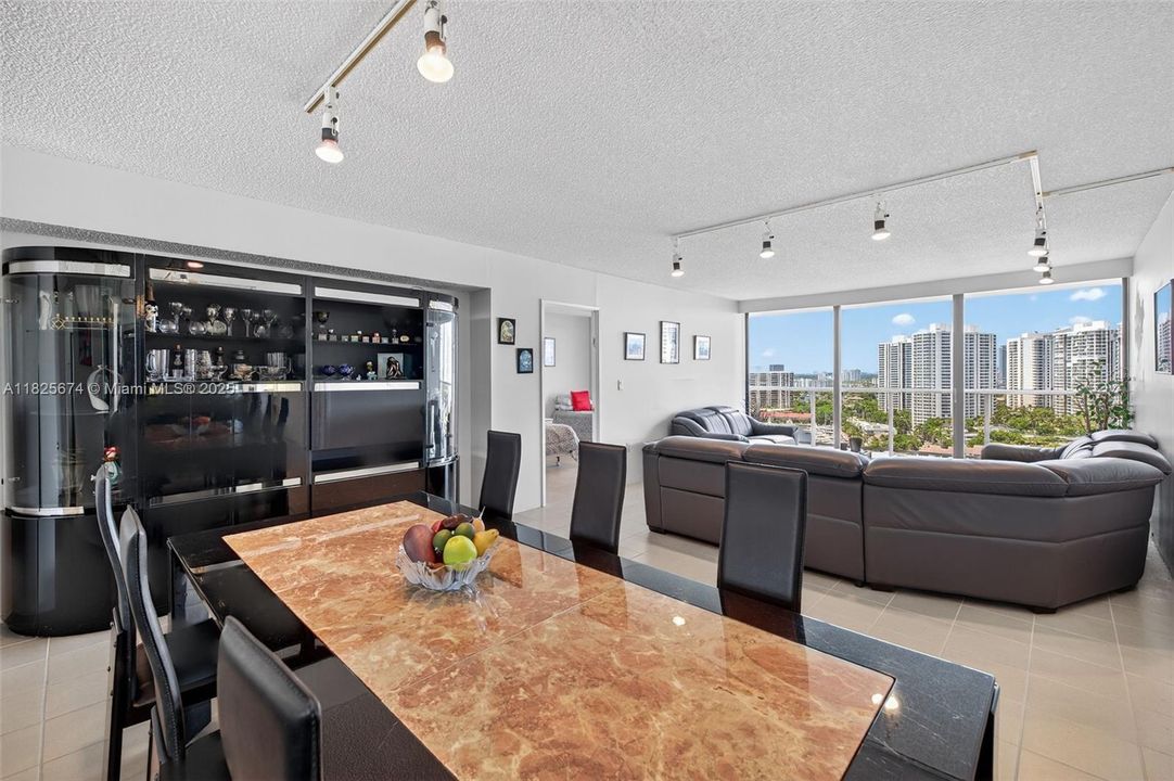 Recently Sold: $335,000 (2 beds, 2 baths, 1068 Square Feet)