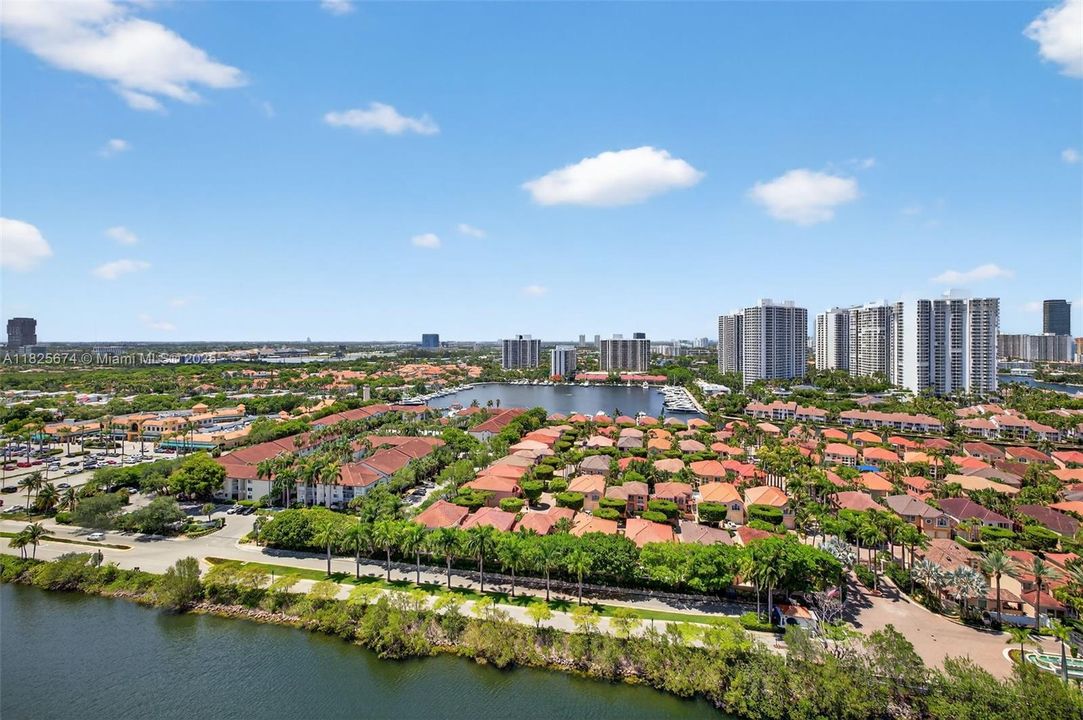 Recently Sold: $335,000 (2 beds, 2 baths, 1068 Square Feet)