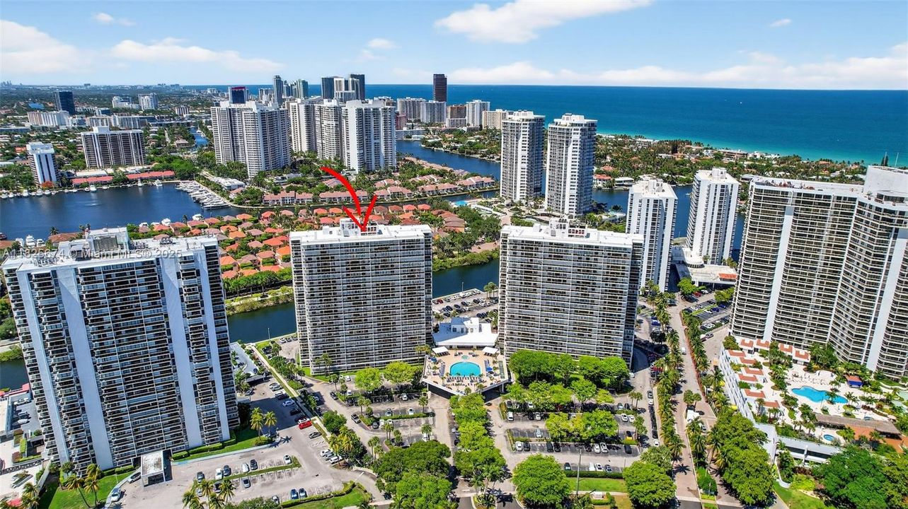 Recently Sold: $335,000 (2 beds, 2 baths, 1068 Square Feet)