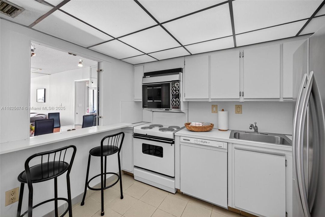 Recently Sold: $335,000 (2 beds, 2 baths, 1068 Square Feet)