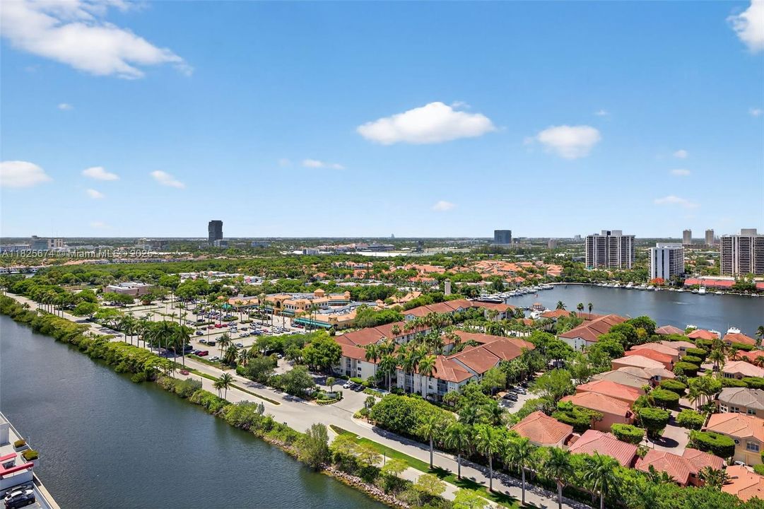 Recently Sold: $335,000 (2 beds, 2 baths, 1068 Square Feet)