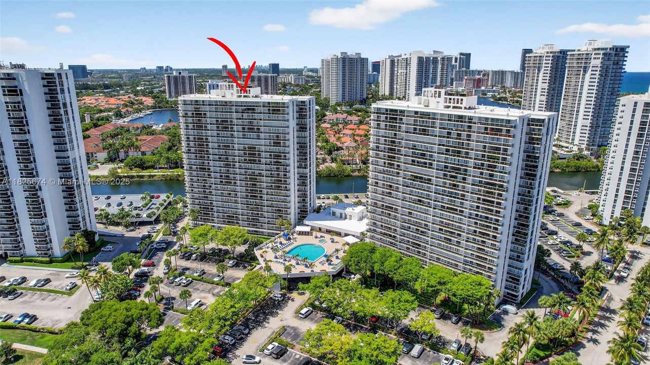 Recently Sold: $335,000 (2 beds, 2 baths, 1068 Square Feet)