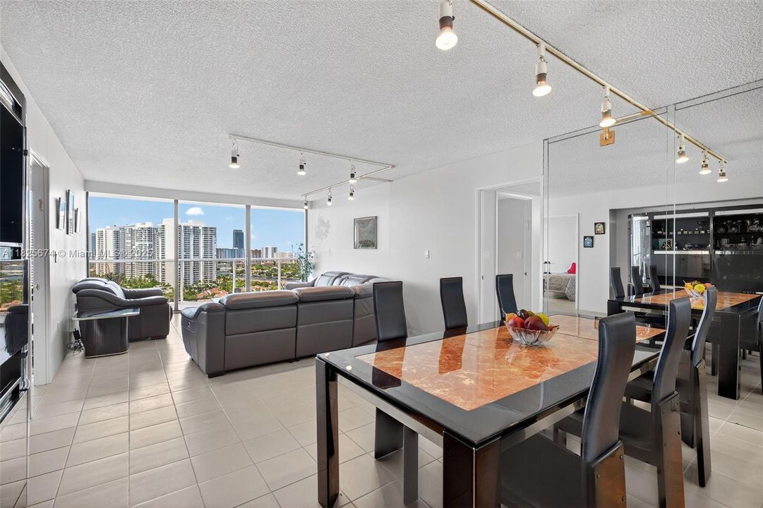 Recently Sold: $335,000 (2 beds, 2 baths, 1068 Square Feet)