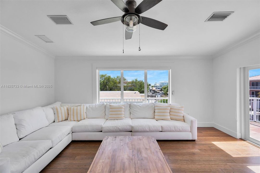 待售: $1,390,000 (3 贝兹, 2 浴室, 1551 平方英尺)