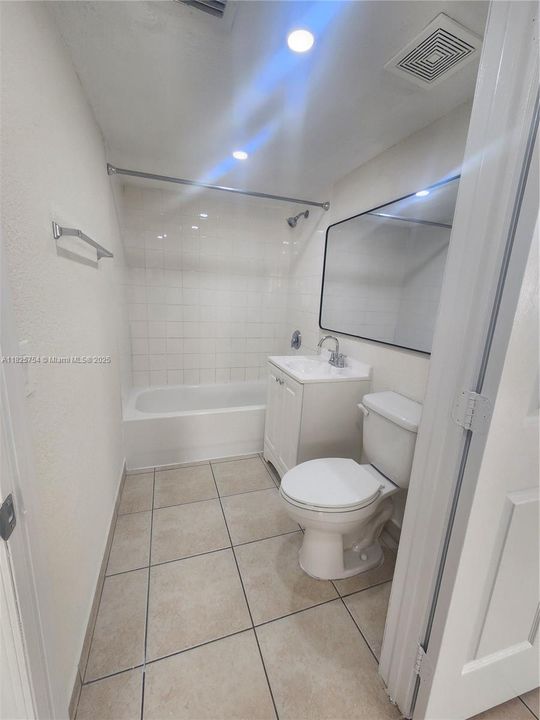 Недавно арендовано: $1,950 (2 спален, 1 ванн, 24886 Квадратных фут)