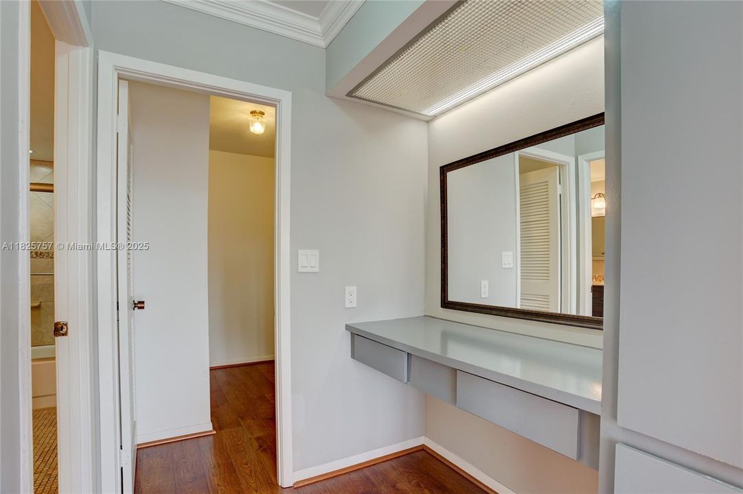 MASTER BEDROOM DRESSING AREA