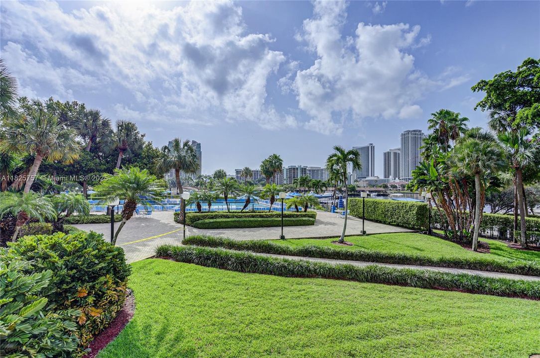 STUNNING LANDSCAPPING WITH INTRACOASTAL VIEWS