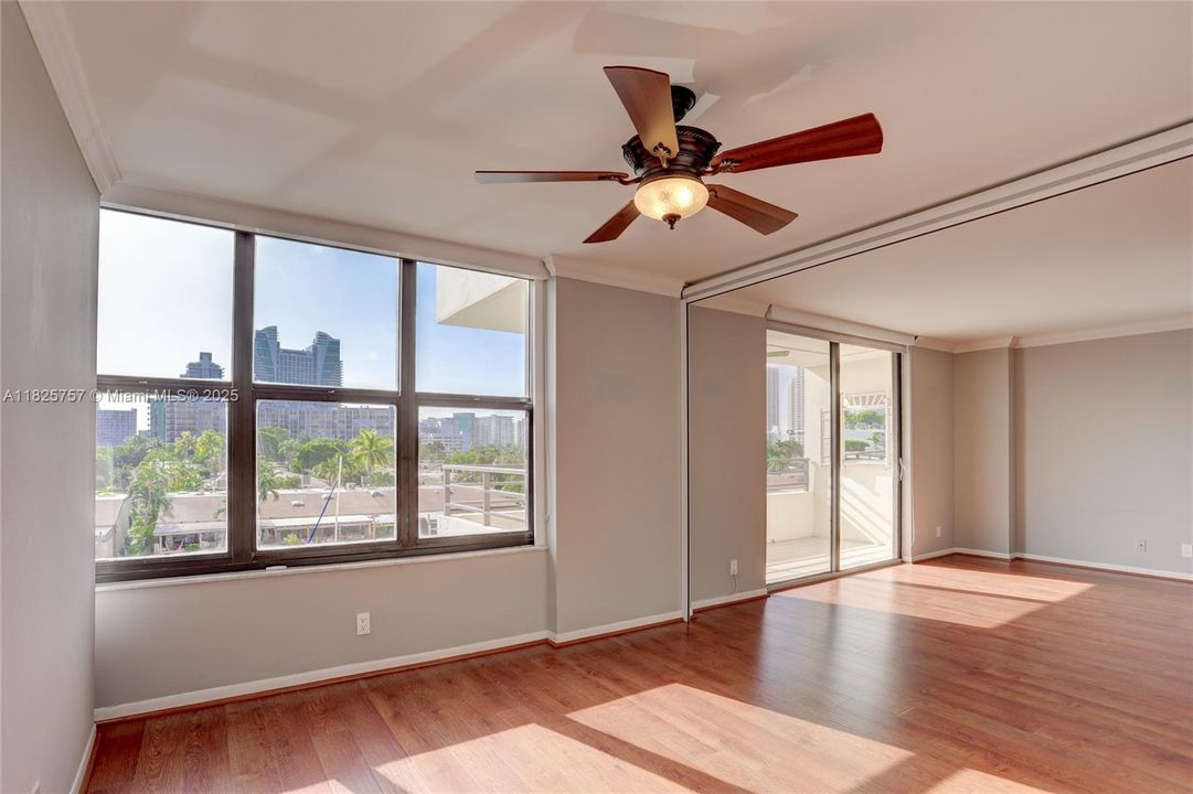 GUEST - BEDR0OM WITH LARGE CLOSET