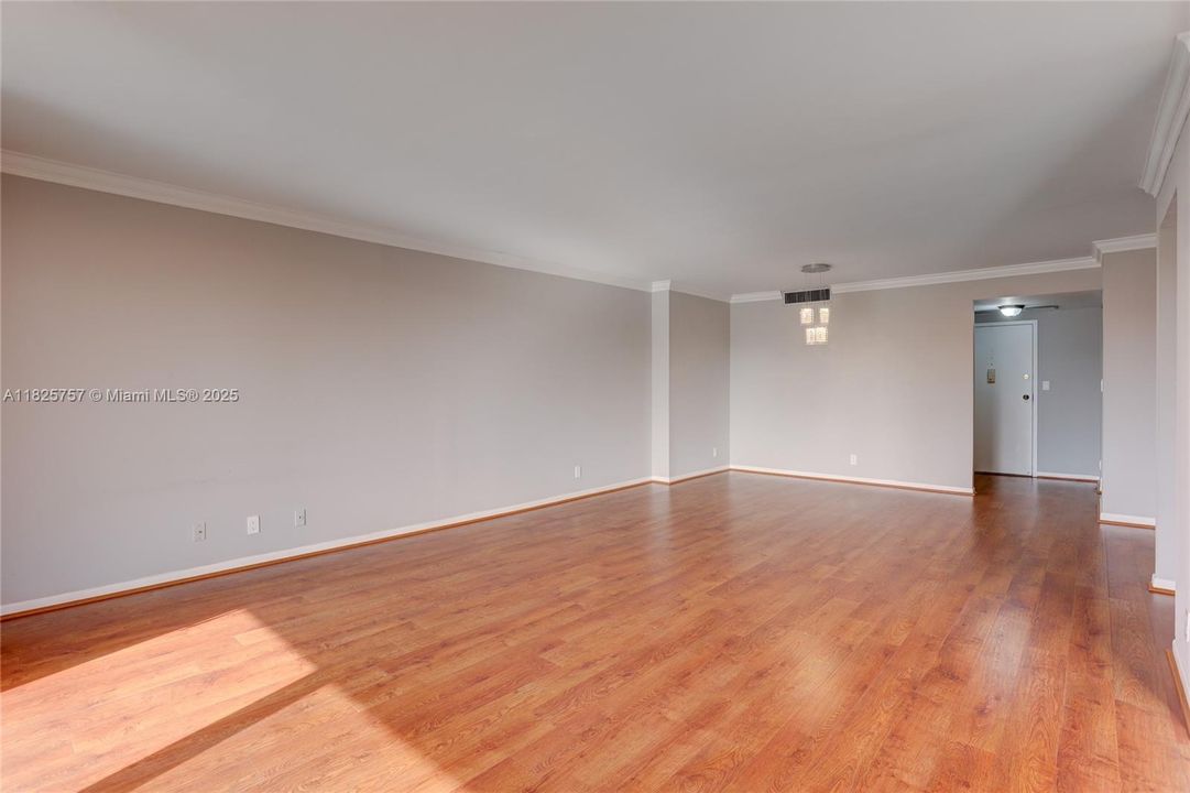 For Sale: $349,000 (2 beds, 2 baths, 1280 Square Feet)
