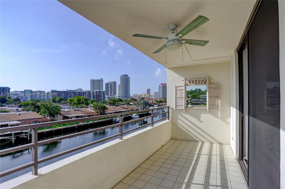 OPEN BALCONY WITH STUNNING WATER VIEWS AND SKYLINE