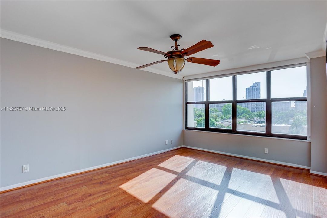 OVER SIZE MASTER BEDROOM WITH DOUBLE CLOSETS