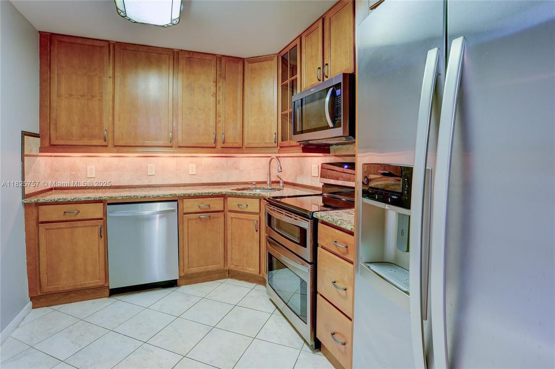 For Sale: $349,000 (2 beds, 2 baths, 1280 Square Feet)