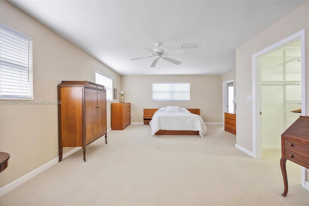 Recently Sold: $895,000 (4 beds, 3 baths, 2039 Square Feet)