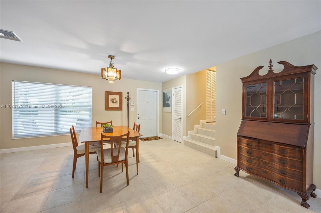 Recently Sold: $895,000 (4 beds, 3 baths, 2039 Square Feet)