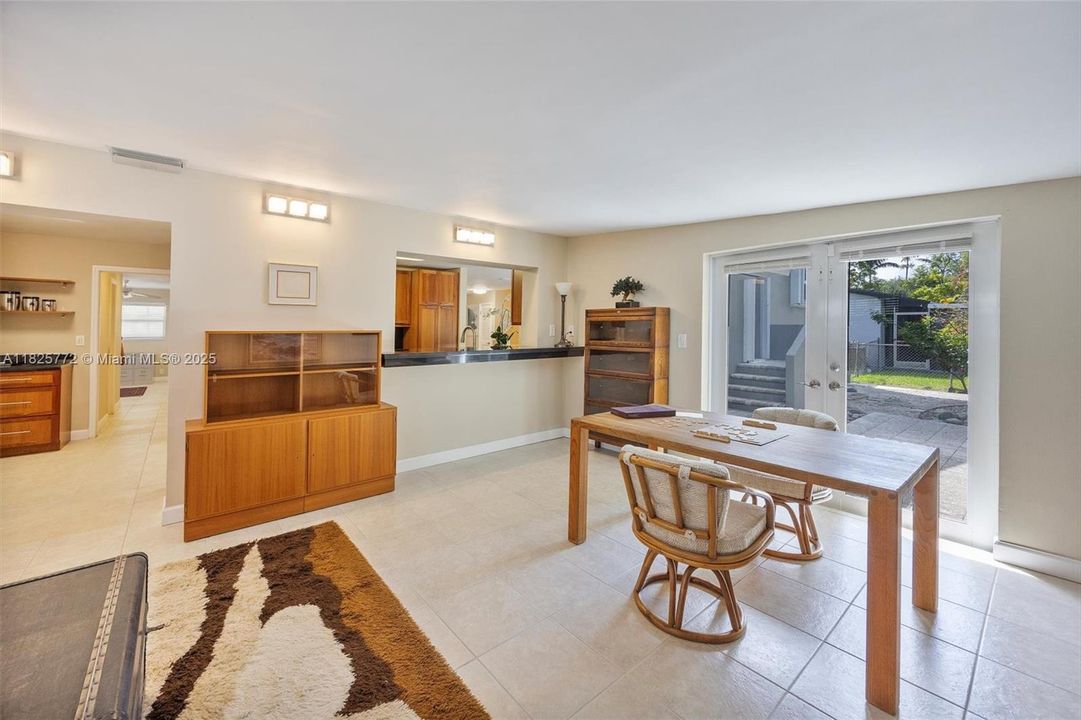 Recently Sold: $895,000 (4 beds, 3 baths, 2039 Square Feet)