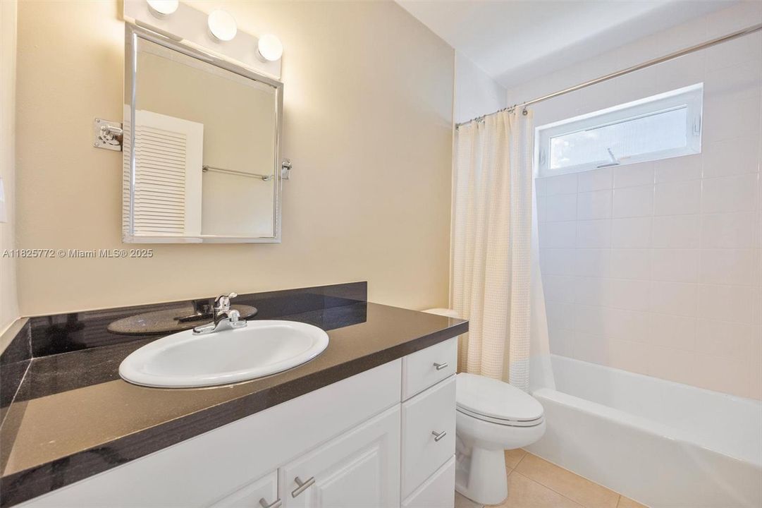 Recently Sold: $895,000 (4 beds, 3 baths, 2039 Square Feet)